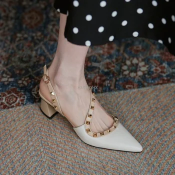 Kadın ayakkabısı Roma Moda Perçin Sandalet Seksi Rugan Metalik Perçin Kare Topuk Sivri Burun Yüksek Topuklu Sapatos De Mujer