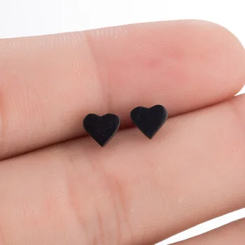 Moda Minimalist Aşk Kalp Saplama Küpe Kadınlar Düğün oorbellen Siyah Küçük Şeftali Kalp Kulak Piercing Öğrenci Genç Takı Hediye
