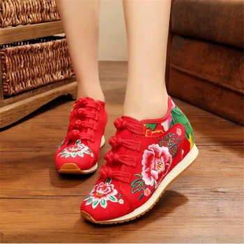 Yeni Bahar kadın Çiçek İşlemeli düz platform ayakkabılar Çin Bayanlar Rahat Konfor Denim Kumaş Sneakers Ayakkabı